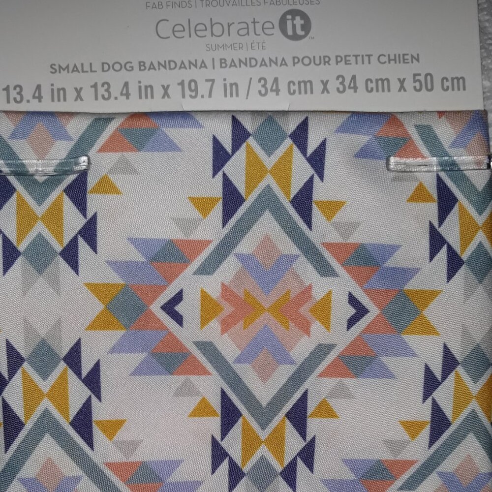 Pet Bandana Small for Dog or Cat NEW in Package 13.4"x13.4"x19.7" Aztec White